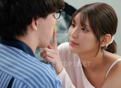 cau-nhan-vien-may-man-duoc-co-khach-quen-day-hon