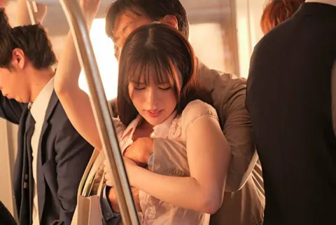 Cảm giác thích của khi bị quấy rối tình dục của cô nàng sinh viên nhút nhát
